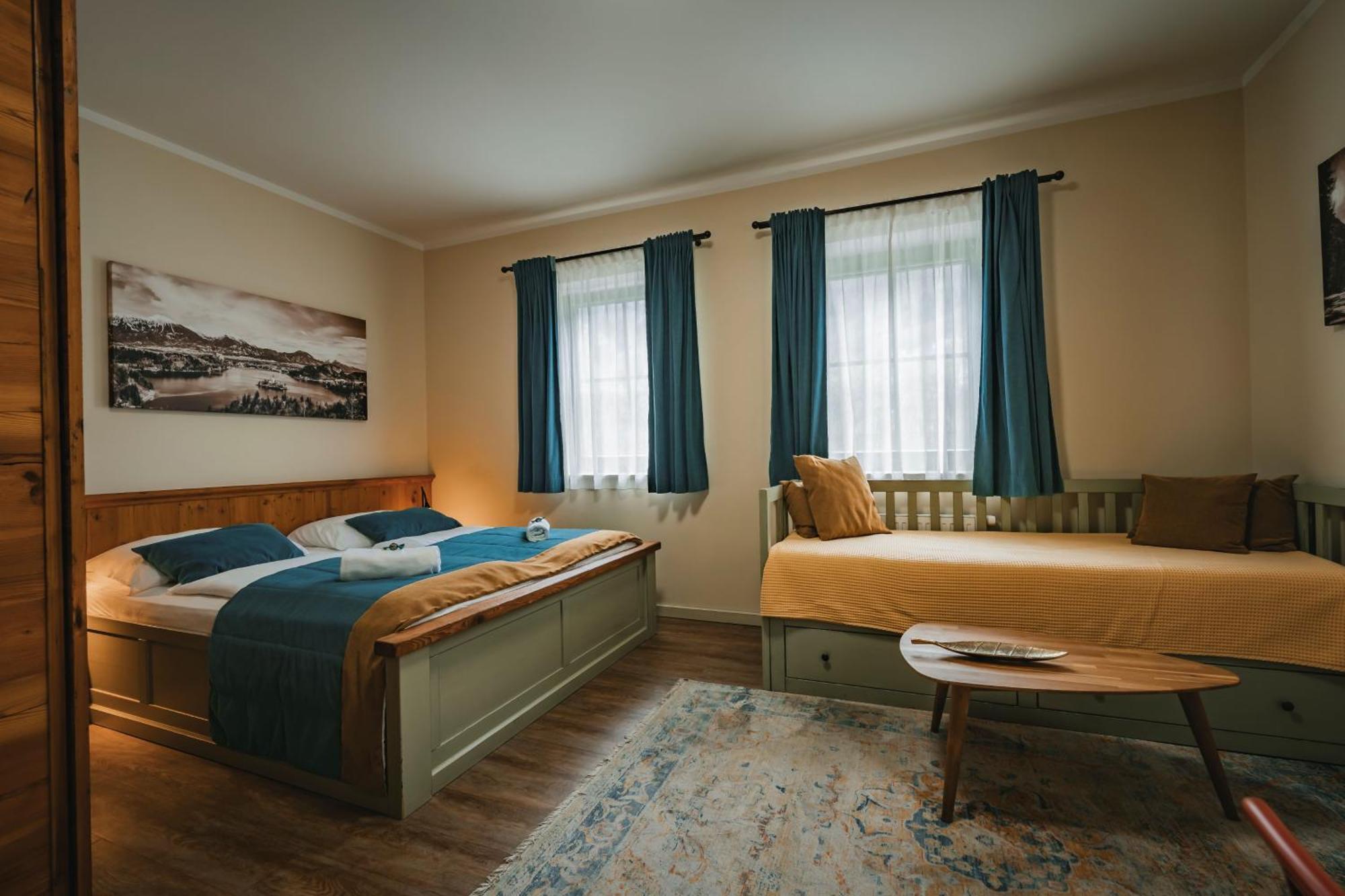 Guest House Ejga Jesenice Exteriör bild