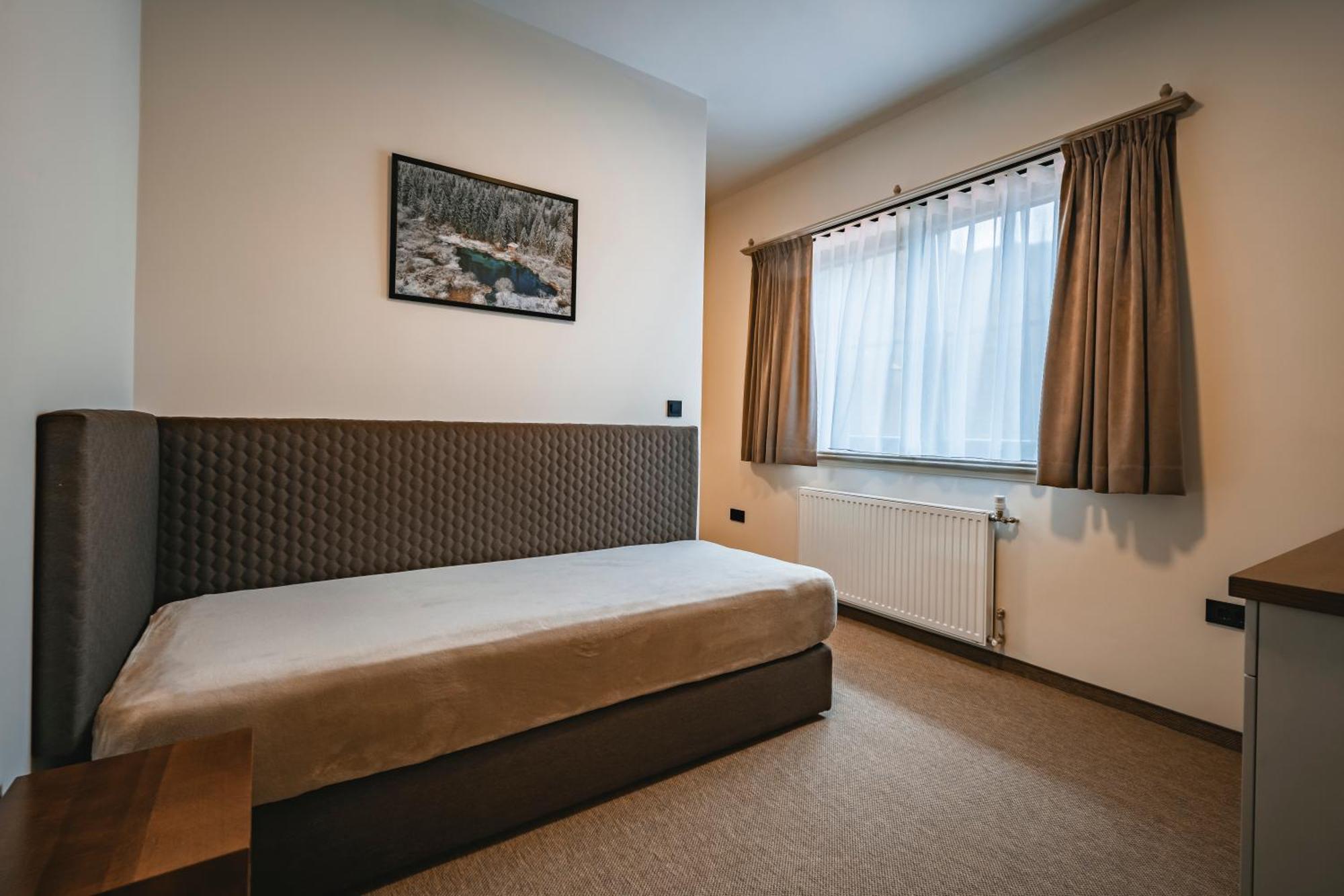 Guest House Ejga Jesenice Exteriör bild
